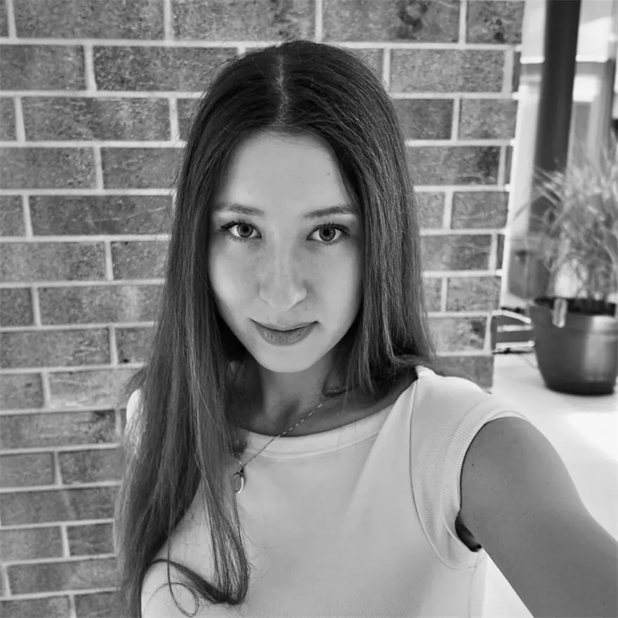 Natalie, founder of Discern Like A Rebel